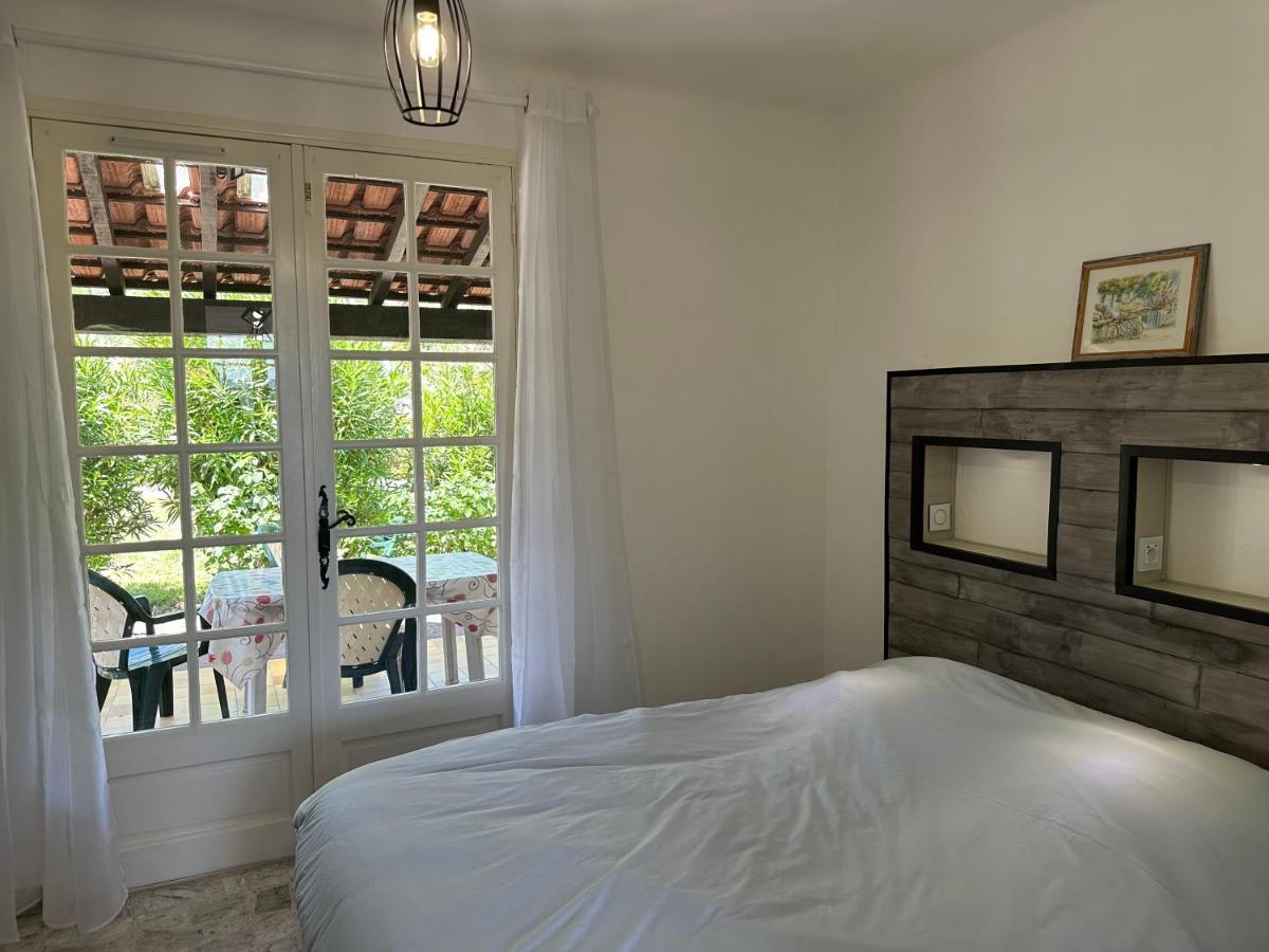 Villa Entiere Au Calme Dans Village Provencal ペメナード エクステリア 写真