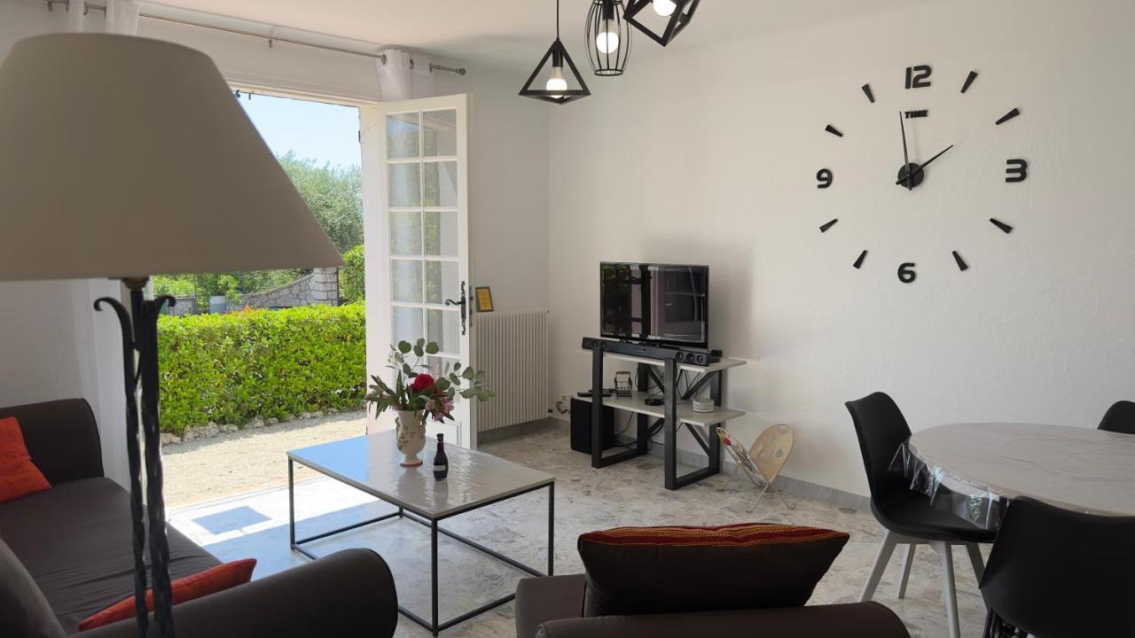 Villa Entiere Au Calme Dans Village Provencal ペメナード エクステリア 写真